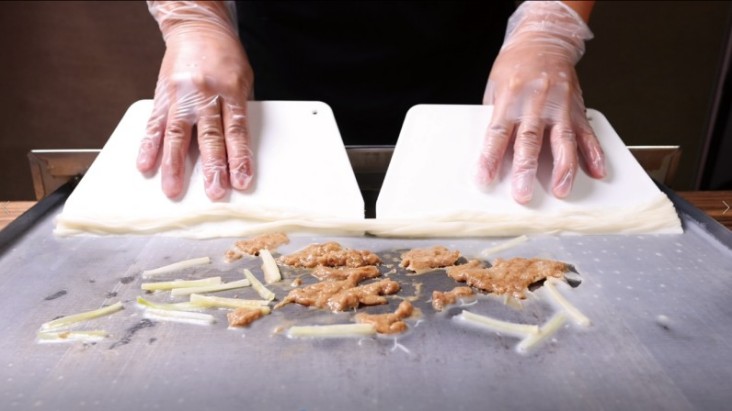 这家叫同庆里的老西关肠粉有名堂！